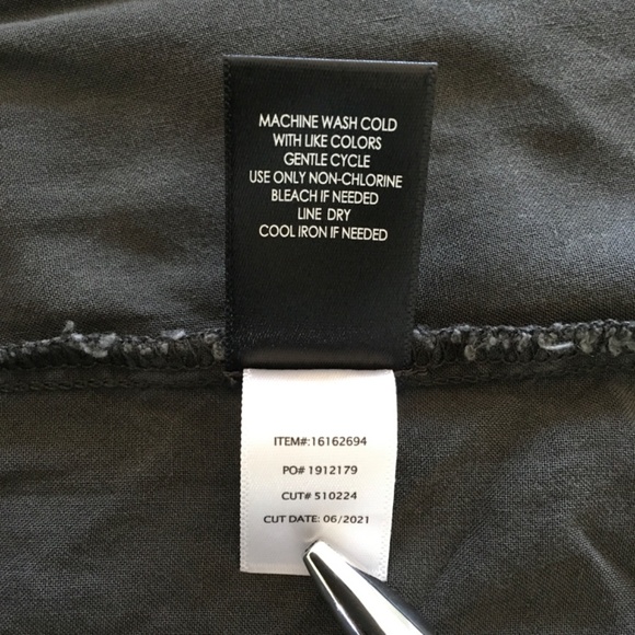 Torrid Challis Lace Trim Bell Sleeve Top Sz 3X Dark Gray Blouse Keyhole Stretch - Picture 12 of 14